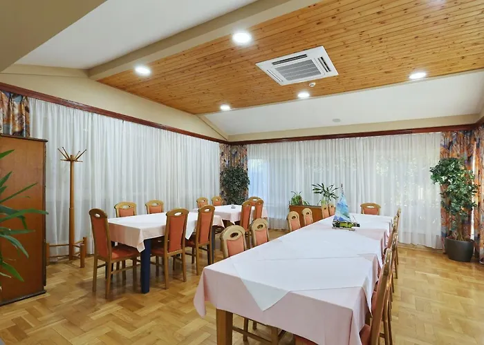 Πανσιόν Tade