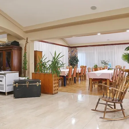 Tade 招待所 Debeljak