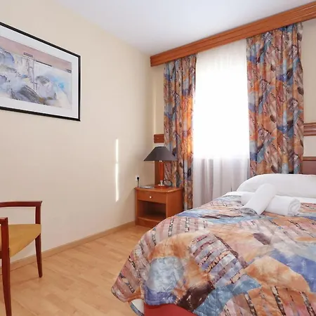 Tade Guest house *