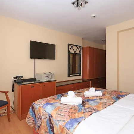 Tade Guest house
