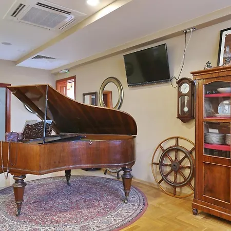 Tade Guest house